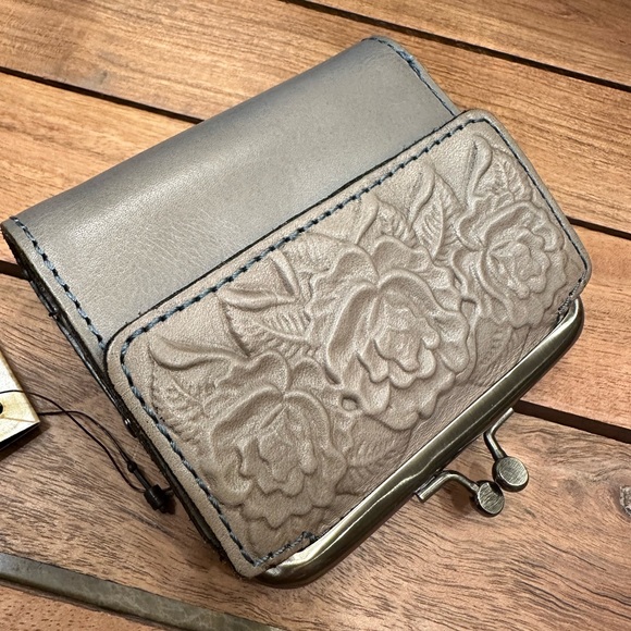 Patricia Nash Astor wallet NWT Safflower Blue Color (blue and grey) $79 small - Picture 2 of 15